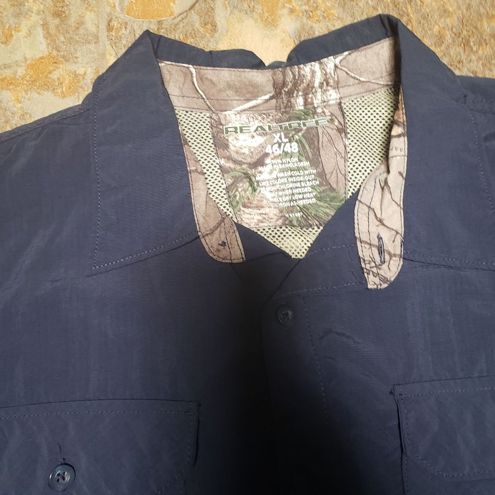 RealTree button up - Picture 2 of 3